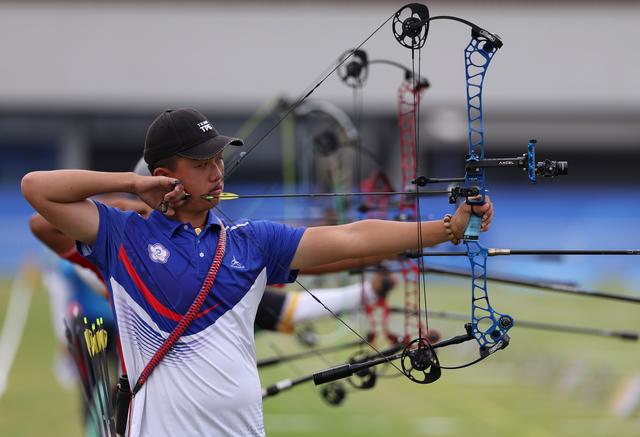 马来西亚射箭选手力克对手,夺冠 马来西亚射箭选手力克对手,夺冠