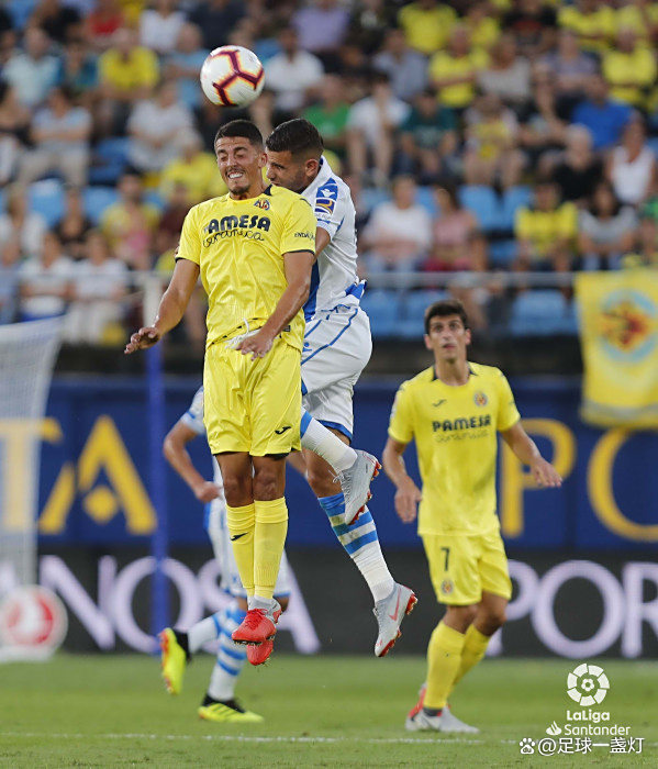 包含皇家比利亚雷亚尔胜出，巴塞罗那久攻不下的词条