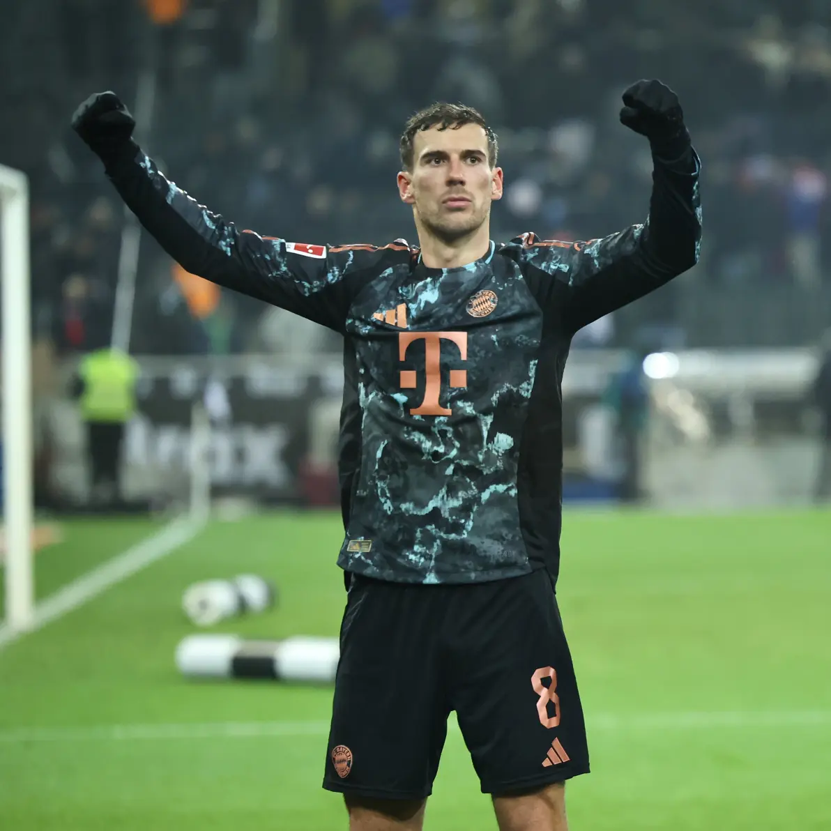 包含门兴格拉德巴赫遭遇客场失利，争冠局势不利的词条