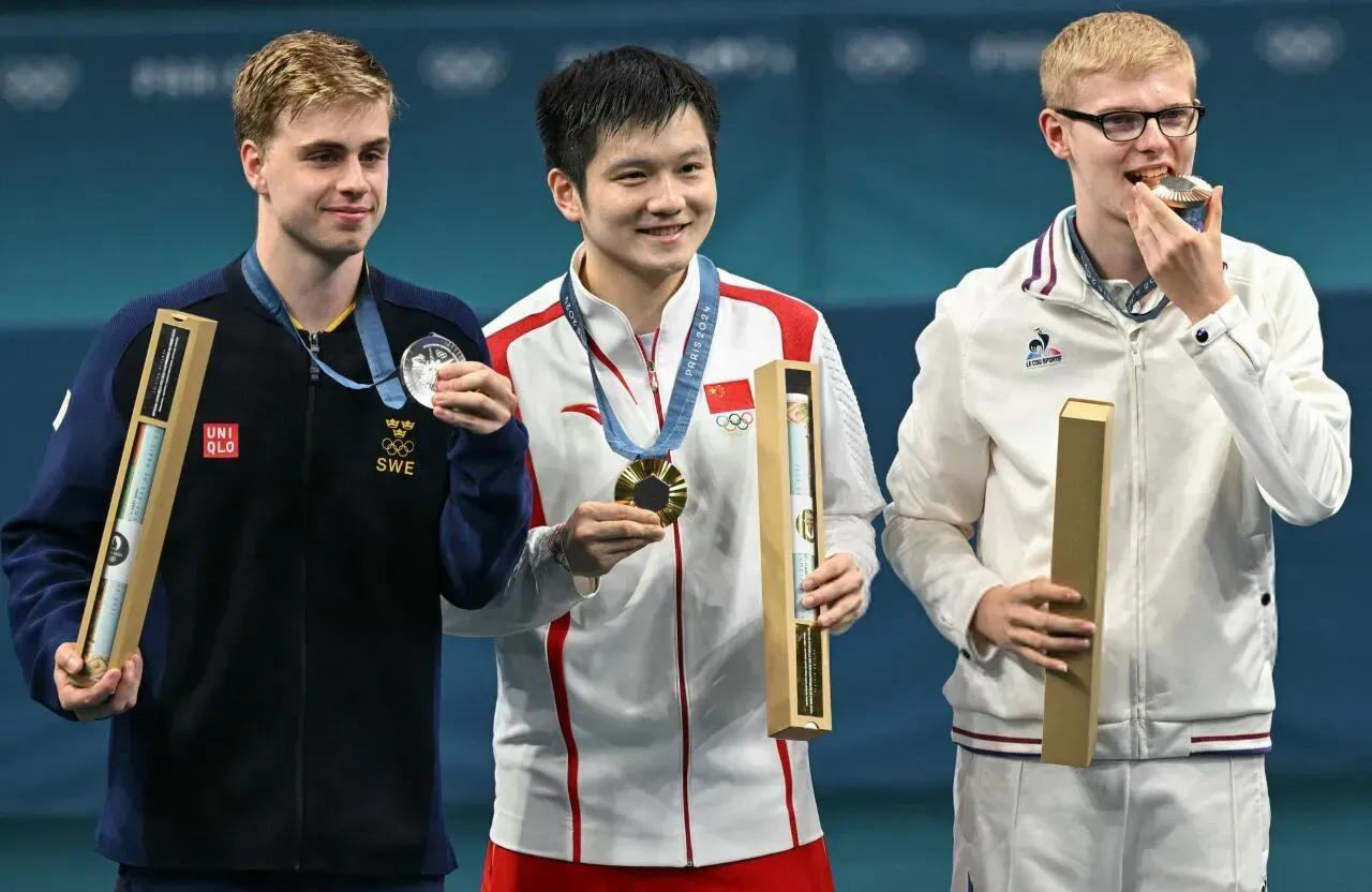 瑞典队夺得男子手球比赛金牌