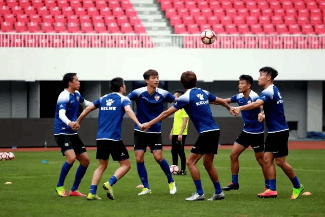 强强对话！实力选手在赛场上交锋的简单介绍